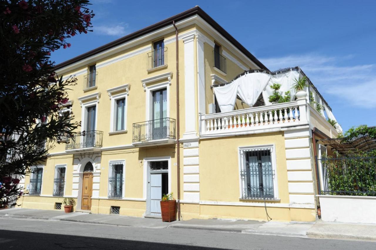Bed and Breakfast Palazzo Scura à Vaccarizzo Albanese Extérieur photo